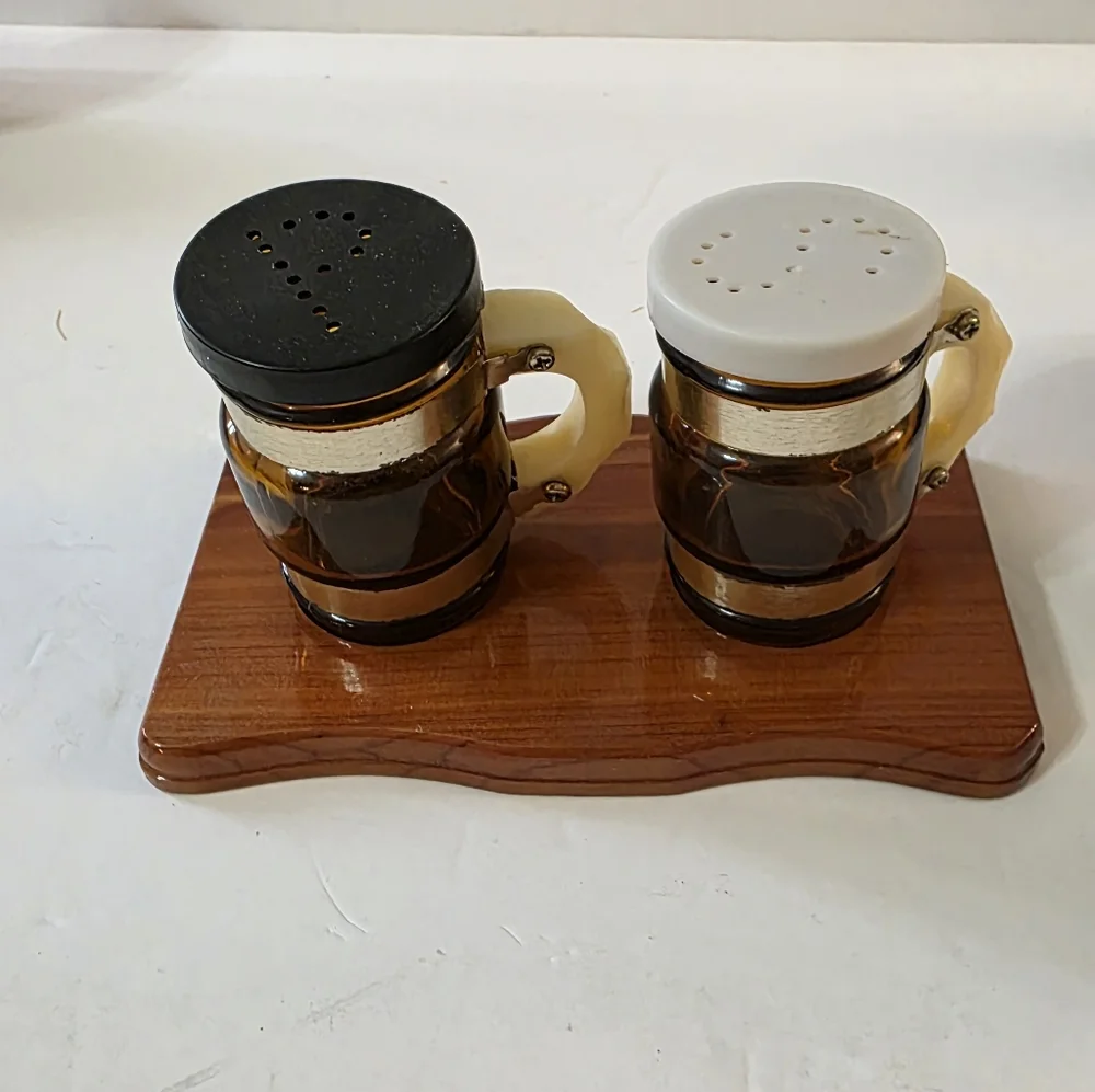 Vtg Amber Glass Mug Salt Pepper Shaker W Base #290